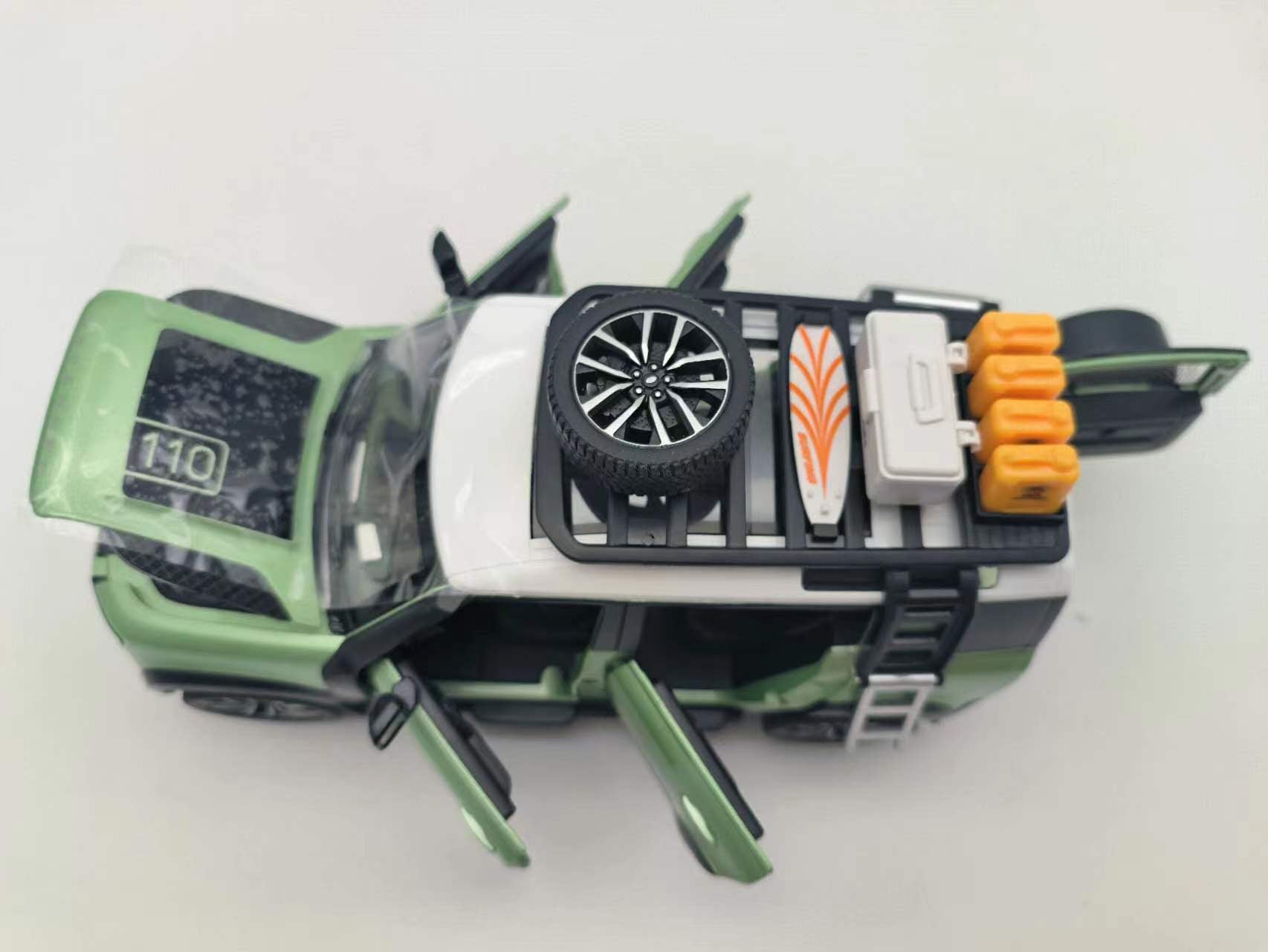 Qiyi 1:24 Scale Licensed Land Rover Defender Die-Cast Alloy Model Toy with Roof Accessories - Removable Fuel Cap, Foldable Mirrors, Opening Doors, Sound & Light, Pull-Back Function, Shock Absorption & Horn - Official Off-Road Vehicle Collection