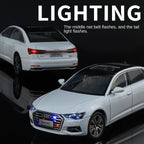 Audi A6L con licencia HaoChi a escala 1:24, modelo de aleación fundida a presión con parrilla y luces intermitentes. Puertas que se abren, sonido e iluminación, función de retroceso, amortiguación, dirección y bocina. Colección de sedanes de lujo.