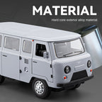 Chezhi 1:18 Die-Cast Alloy UAZ “Patriot” / “Hunter” Model - Russian Off-Road SUV with Opening Doors, Sound & Light, Pull-Back, Shock Absorption, Openable Roof & Foldable Mirrors