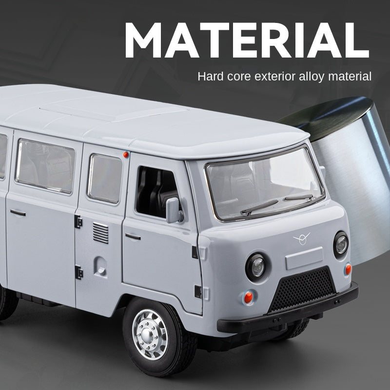 Chezhi 1:18 Die-Cast Alloy UAZ “Patriot” / “Hunter” Model - Russian Off-Road SUV with Opening Doors, Sound & Light, Pull-Back, Shock Absorption, Openable Roof & Foldable Mirrors
