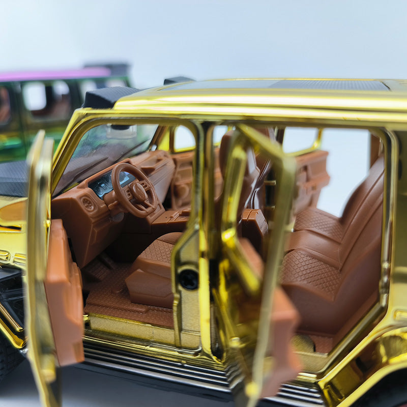 Jianyuan 1:32 Chrome Edition Die-Cast Alloy Model - Compatible with Brabus G800 - Luxury Off-Road SUV with Opening Doors, Sound & Light, Pull-Back Action & Shock Absorption