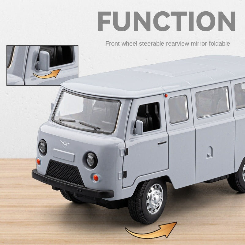 Chezhi 1:18 Die-Cast Alloy UAZ “Patriot” / “Hunter” Model - Russian Off-Road SUV with Opening Doors, Sound & Light, Pull-Back, Shock Absorption, Openable Roof & Foldable Mirrors