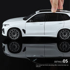 BMW X5 M Black Mamba, modelo estático de aleación fundida a presión, con licencia, escala 1:18: puertas que se abren, amortiguación, dirección, asientos ajustables y espejos plegables. Colección SUV de alto rendimiento de lujo.